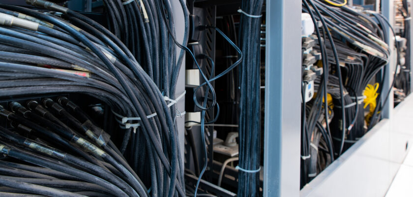 指定業者で手配予定の電気配線撤去を協力会社によって施工することで減額に成功