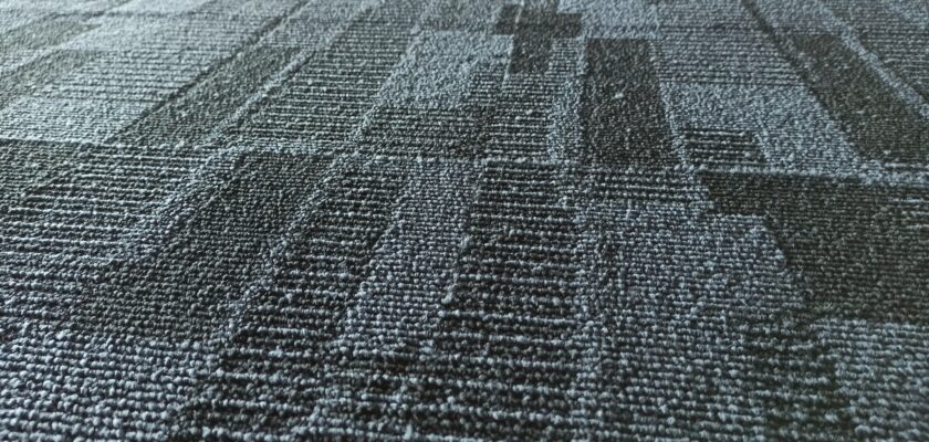 協力会社がタイルカーペット等を資材手配することで減額に成功