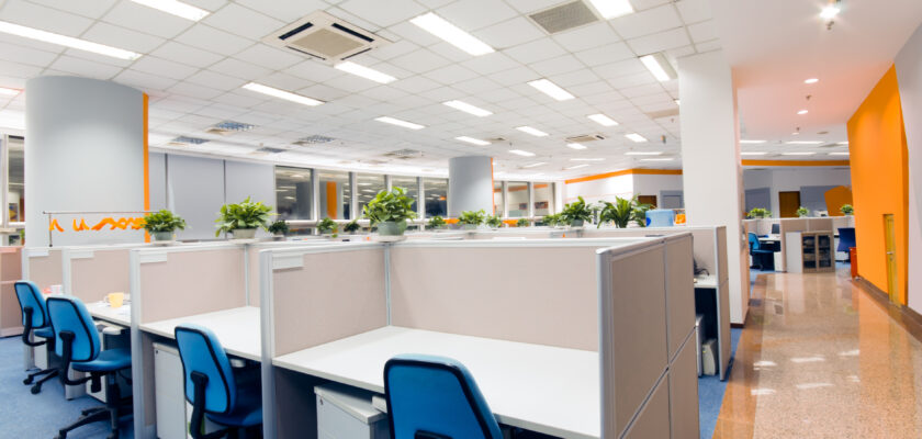 廃棄処分予定のオフィス家具等を協力会社によって買い取ることで減額に成功