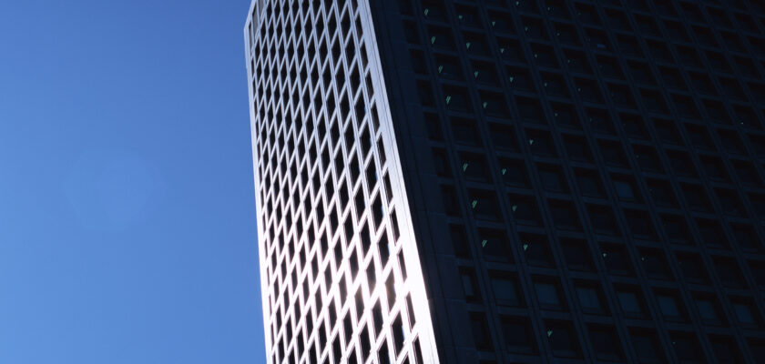 工事の一部をテナント側工事として分離することでコスト圧縮を行い、減額に成功