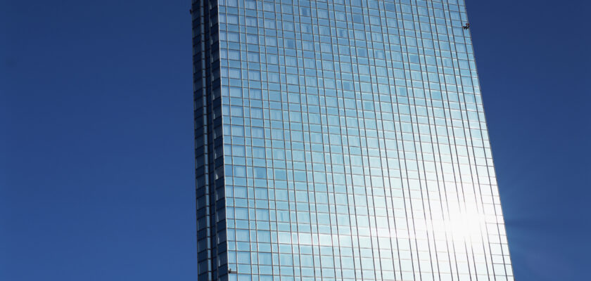 内装資材の支給、一部の工事を分離して施工することでコスト圧縮